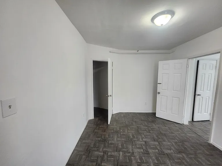 100 S Essex Ave #1E — Photo 5
