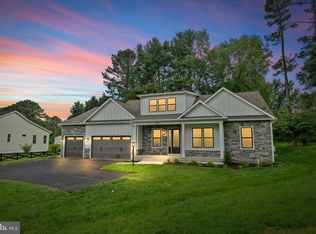 8123 Hillcrest Dr, Manassas, VA 20111