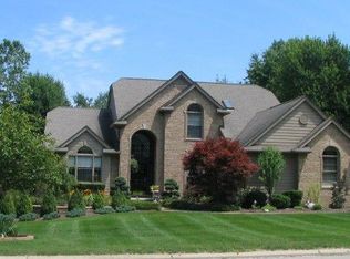 9897 Rolling Greens Dr, Pinckney, MI