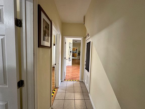 5th image of 9 Lincoln St #1