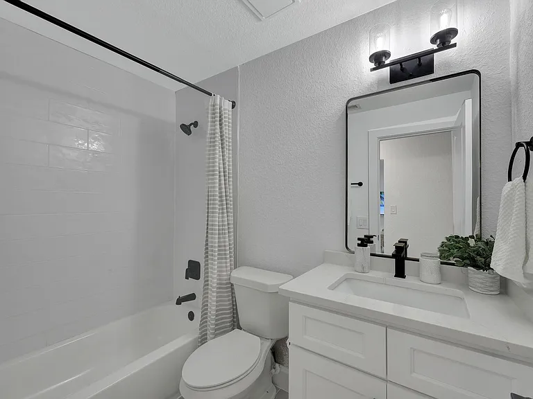 Guest Bathroom 2