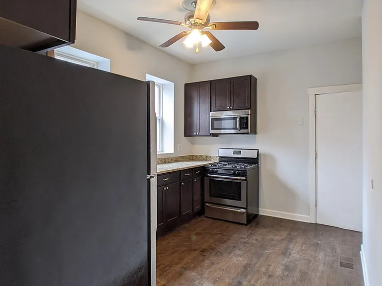 2257 W Hirsch St #1W — Photo 4