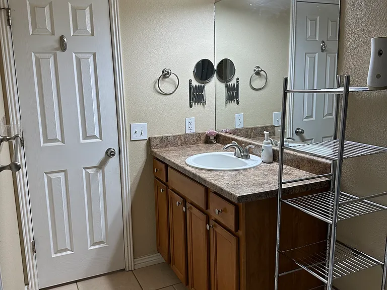 115 Comanche Ct — Photo 2