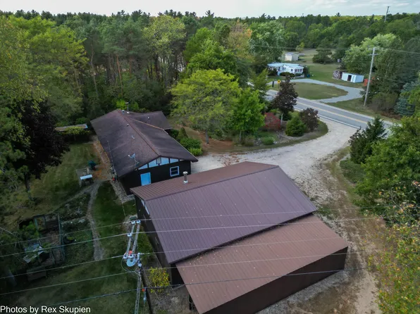 1570 E Croton Dr, Newaygo, MI 49337
