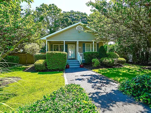 39 Curtis Dr, Sound Beach, NY 11789