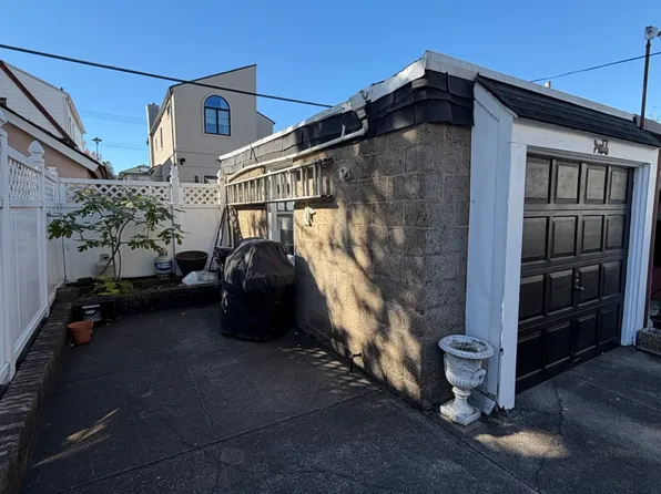 1028 81st Street image 5 of 18