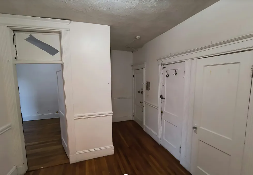 3 bed, 9999 sqft, $3,200 — Photo 1