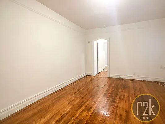Rented by Realty 2000 Corp | media 4