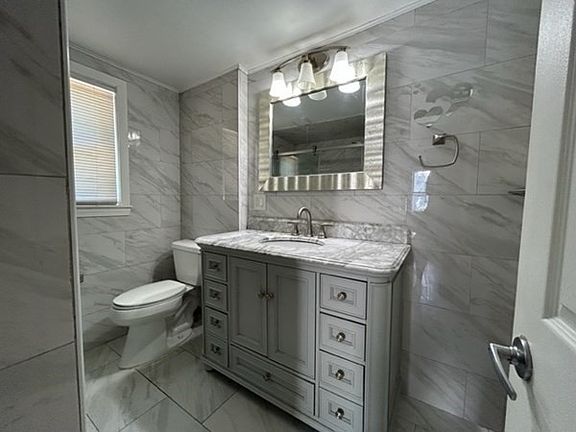 5th image of 428 Green St