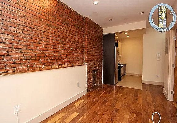 4th image of 382 Kosciuszko St #2F