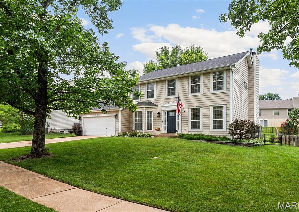 1st image of 902 Oakmoor Dr