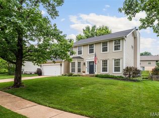 902 Oakmoor Dr, Fenton, MO 63026