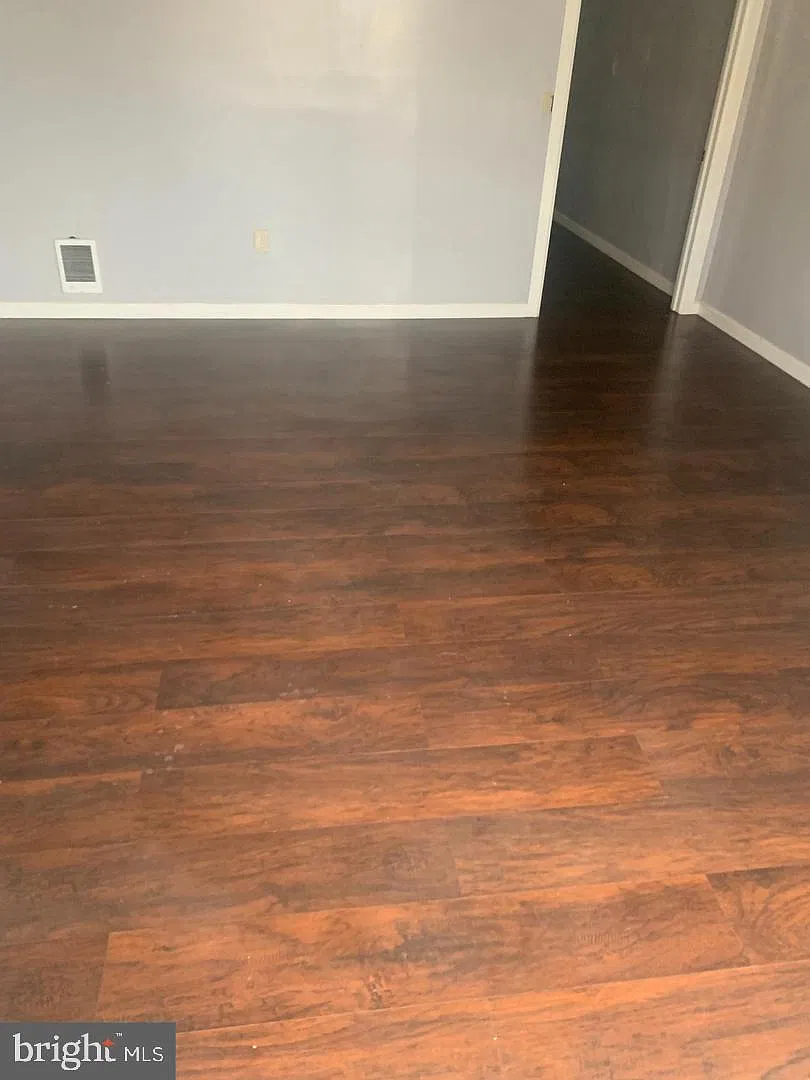 1 bed, 1.0 bath, 2000 sqft, $1,000 — Photo 3