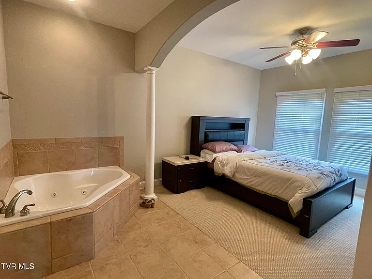136 Westshore Point — Photo 10