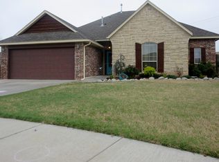 513 SW 28th St, Moore, OK 73160