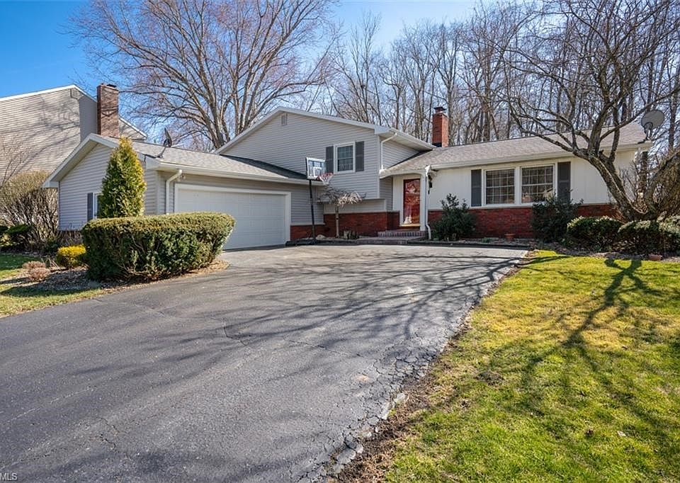 1st image of 8442 Carriage Hill Dr NE