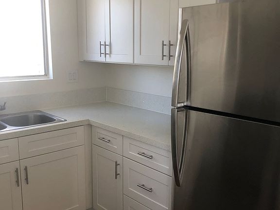 5th image of 2138 Thomas Ave APT 1