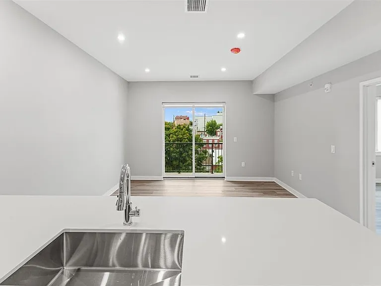 475 Communipaw Ave #401 — Photo 2
