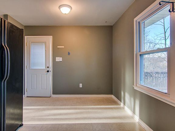 5th image of 1106 Maywood Dr