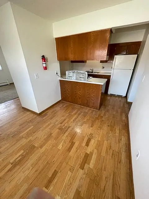 2 bed, 875 sqft, $1,300 — Photo 2