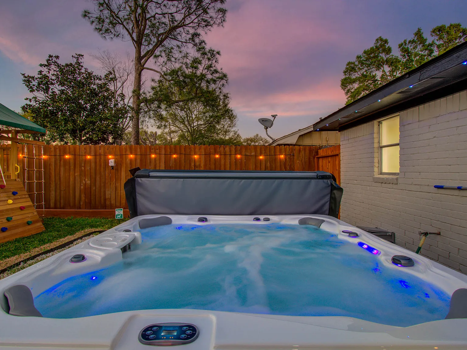 5 bed, 1959 sqft, $8,950 — Photo 4
