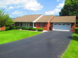 4909 Appletree Dr, Roanoke, VA 24012