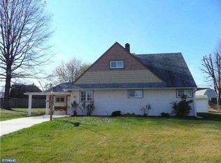55 River Ln, Levittown, PA 19055