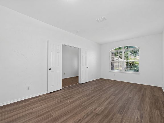 5th image of 1009 Youkum Ct