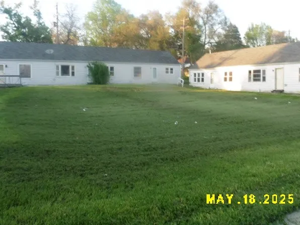206 S D St, Indianola, IA 50125