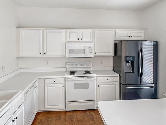 3rd image of 203 Braelock Dr #1