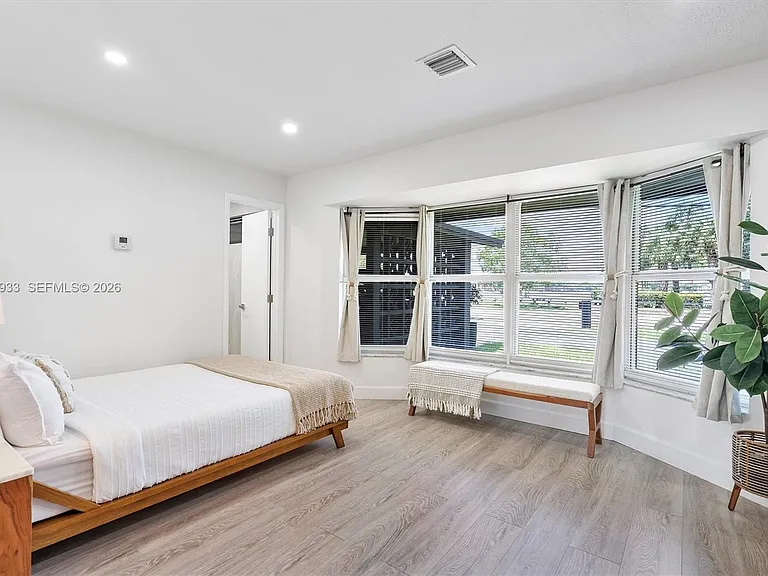 3430 NW 21st Ave — Photo 16