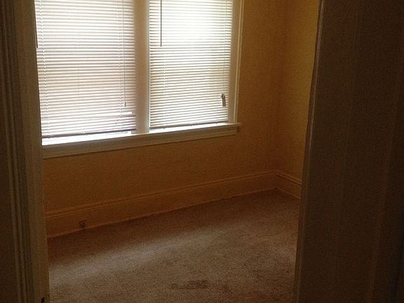 3rd image of 9518 Manor Ave