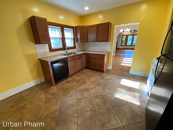 5th image of 1344 Hall St SE