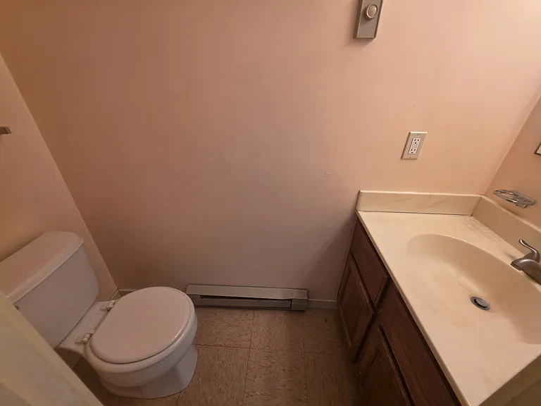 24 Salem Pl #24 — Photo 5