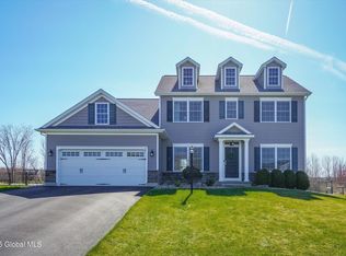 17 Julia Cir, Mechanicville, NY 12118