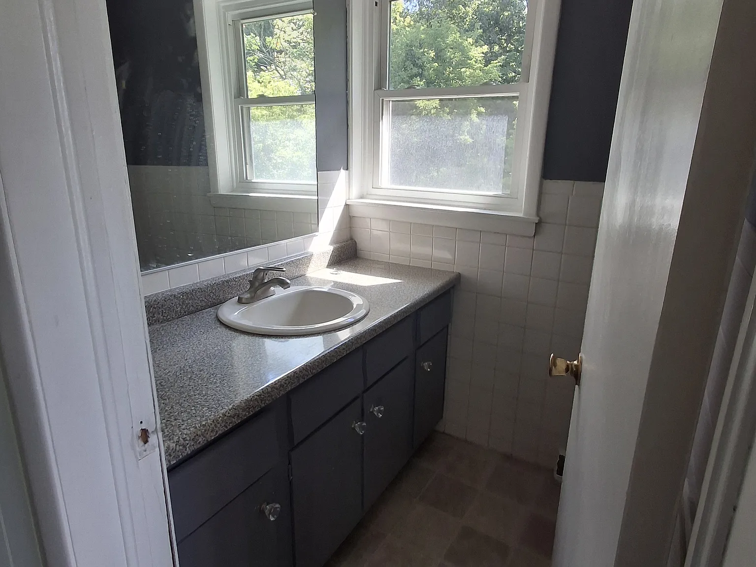 2 bed, $1,050 — Photo 3