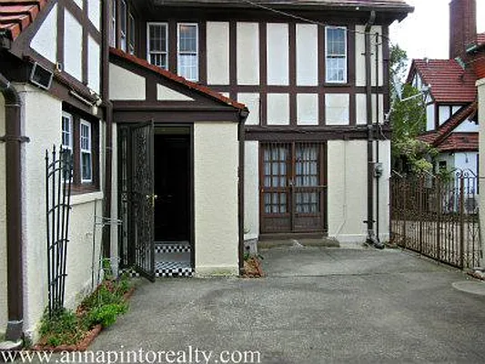 Sold by Anna Pinto Realty | media 23