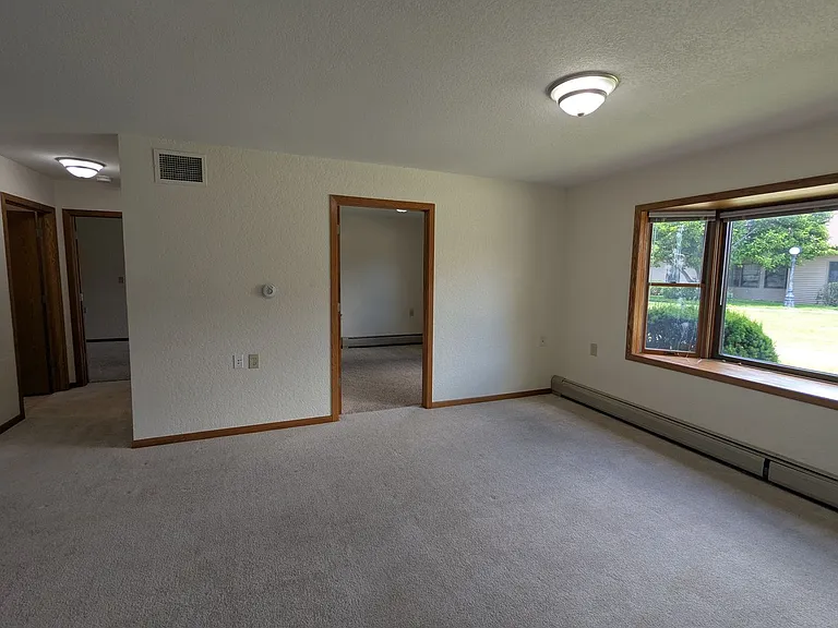 1100 Grove St — Photo 5