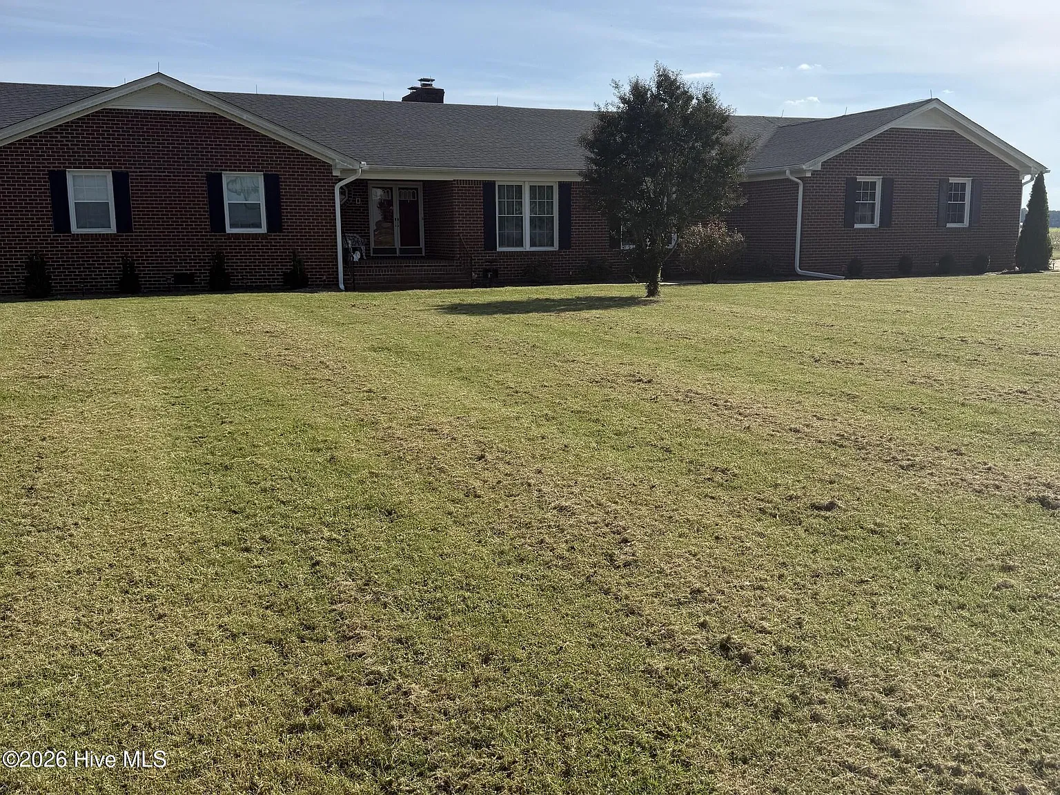 3 bed, 3.0 bath, 3167 sqft, $2,800 — Photo 1