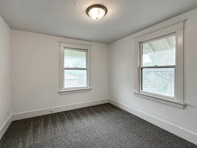 2122 Bancroft St — Photo 9