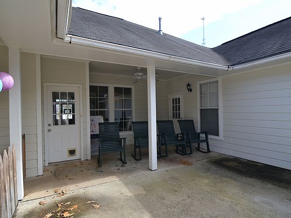 4th image of 5559 Hilltop Cir