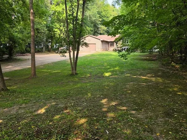 28957 Linden Ave, Lindstrom, MN 55045