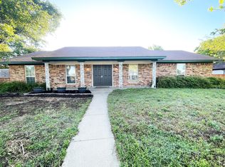 5528 Woodland Hills Dr, Denton, TX 76208