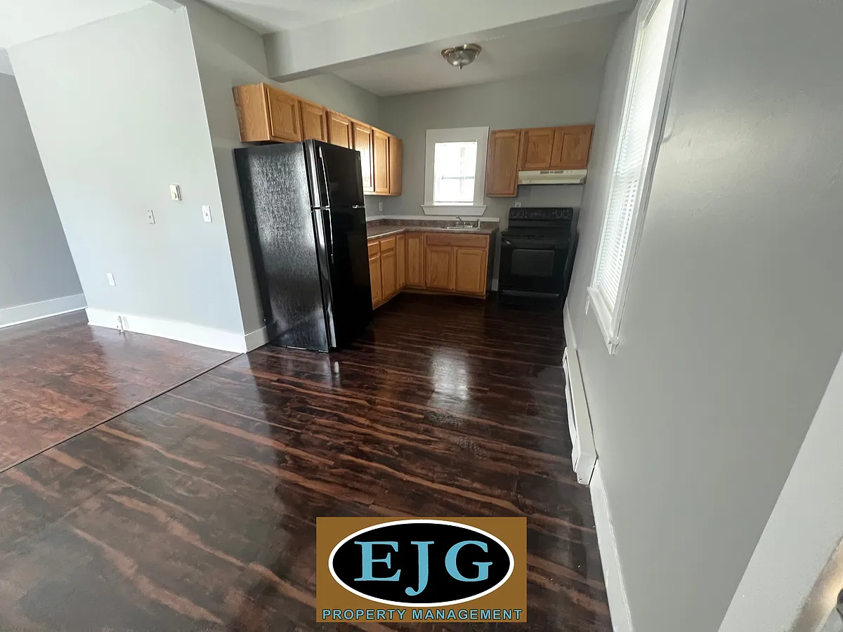 Building Photo - 205 1/2 Pine St #205-1/2