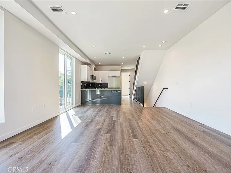 10719 Addison St — Photo 25