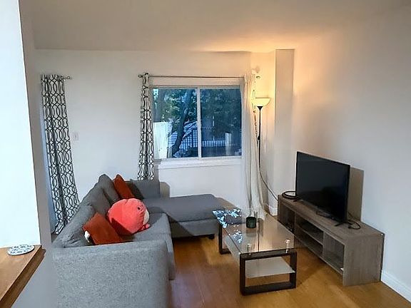 5th image of 185 Highland Cres #1