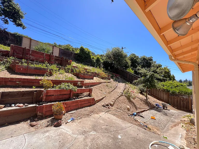 29 Upland Ave — Photo 18