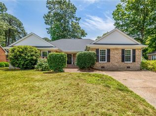 17 Estate Dr, Hampton, VA 23666