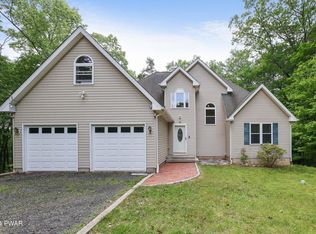 1143 Pocono Mountain Lake Dr, Bushkill, PA 18324