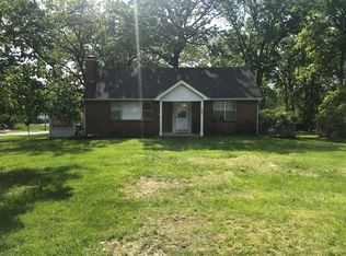 200 Hilltop Rd, Ballwin, MO 63011